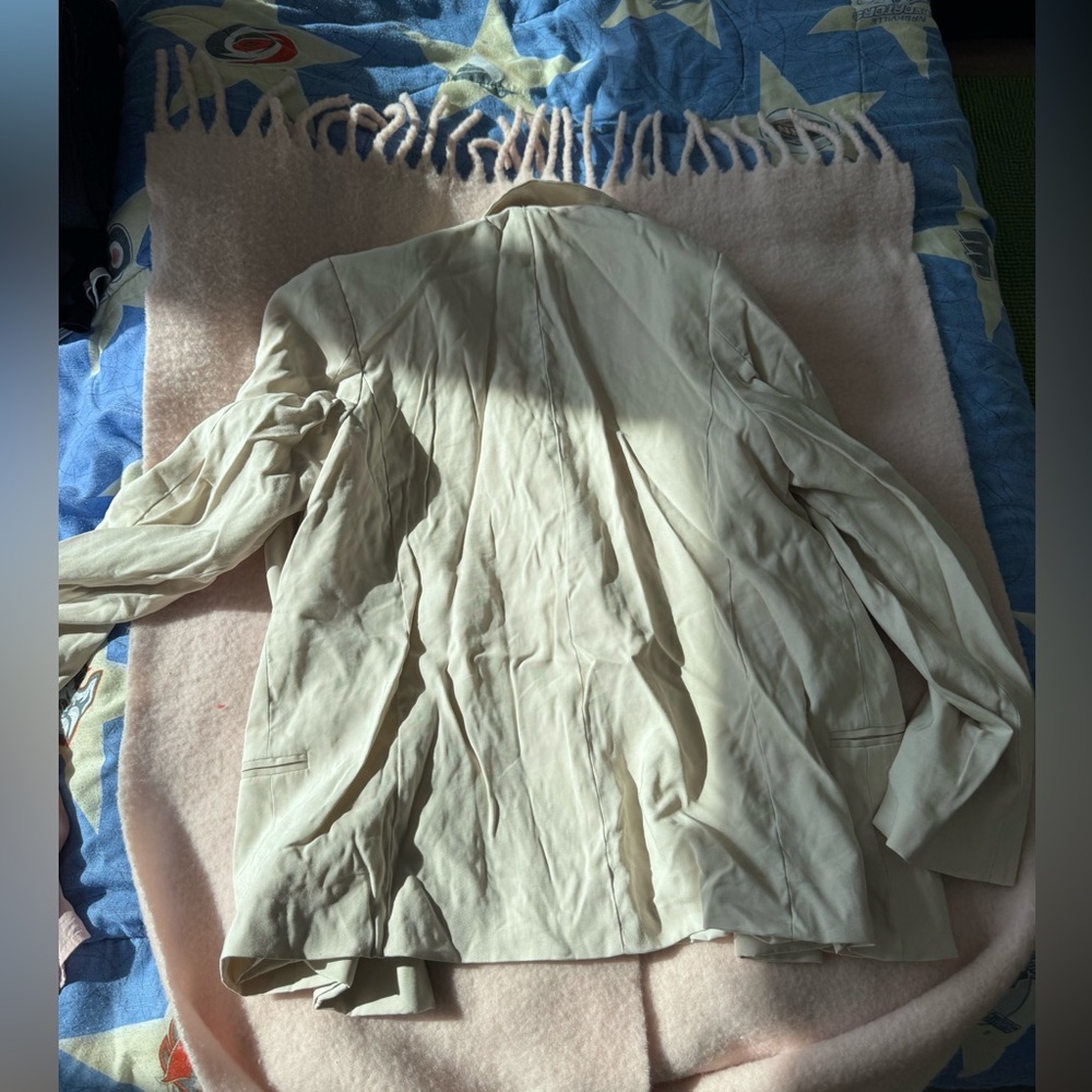 H&M Cream Spring Blazer - Picture 2 of 3